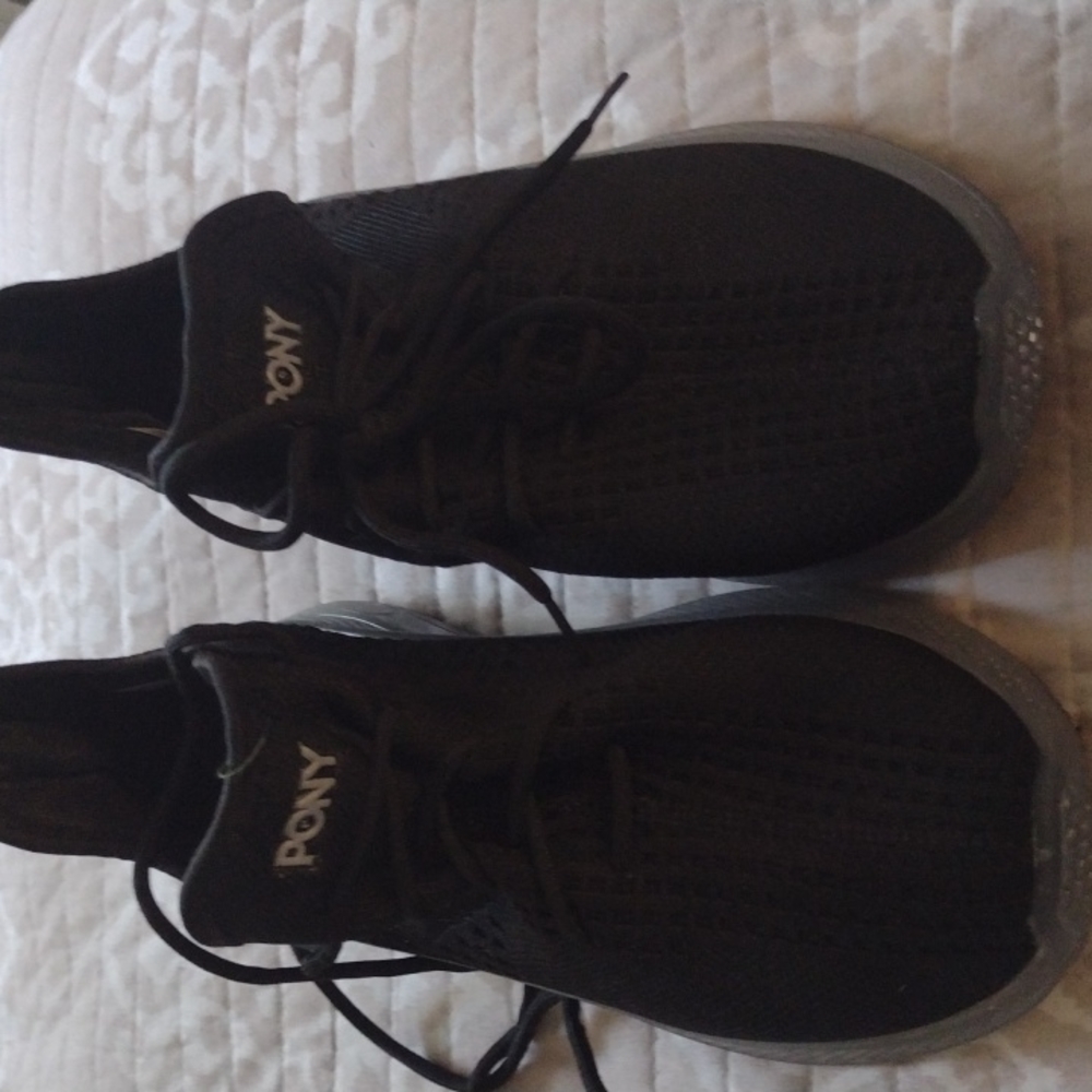 Men's Pony black tennis shoes